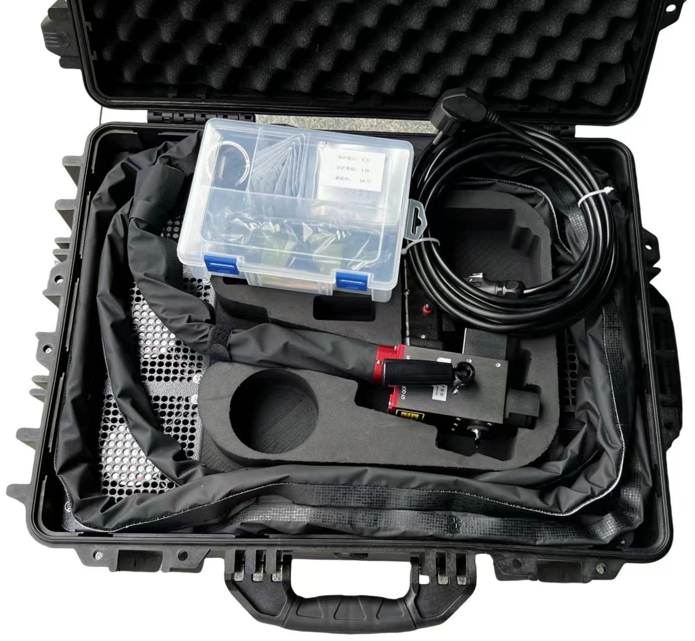 Appareil de nettoyage au laser de type valise